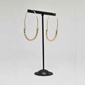 Gold Tone Twisted Rope Hoop Earrings – Classic Everyday Statement Jewelry